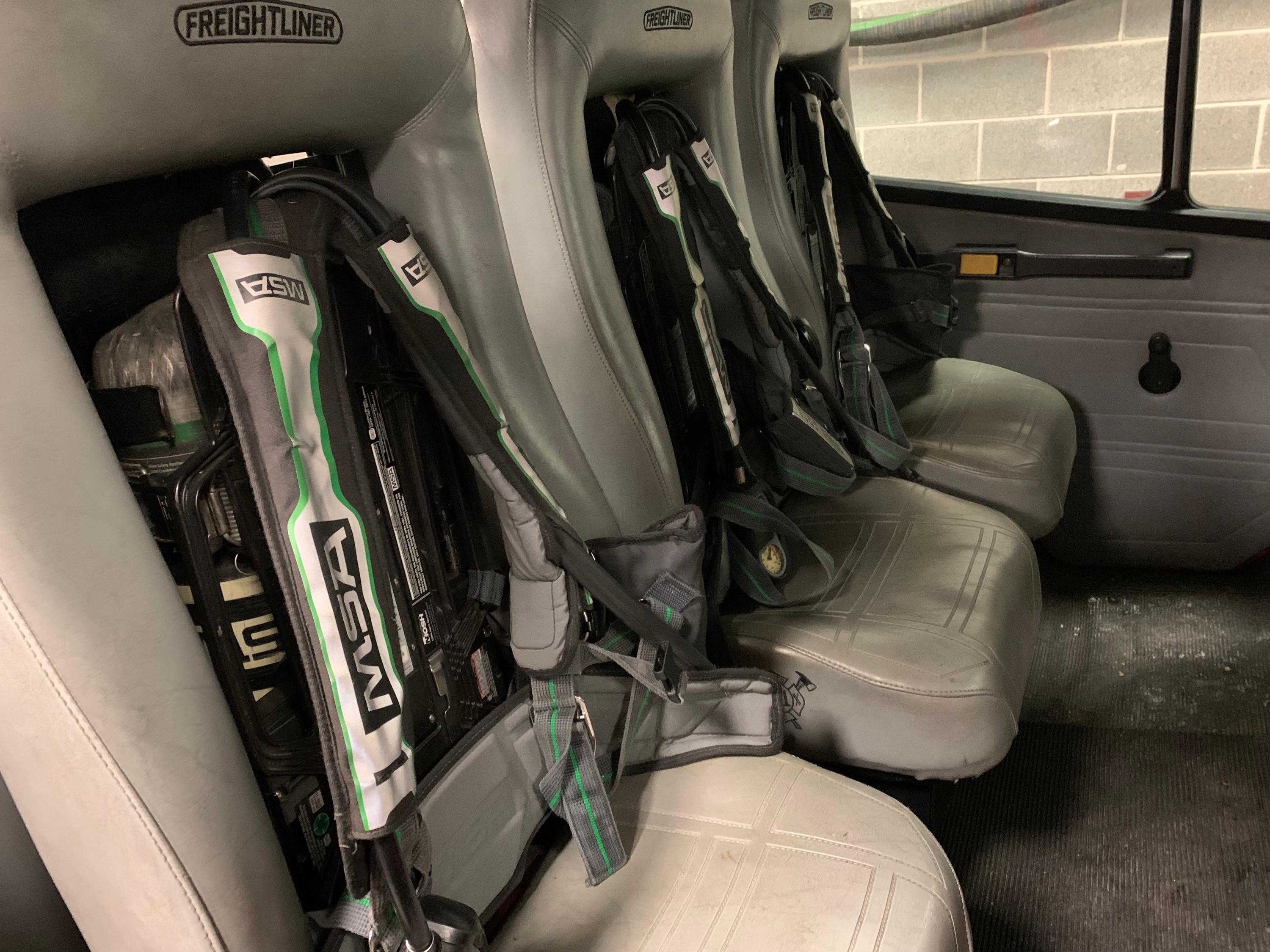 1995 FL70 Freightliner Engine - image 3