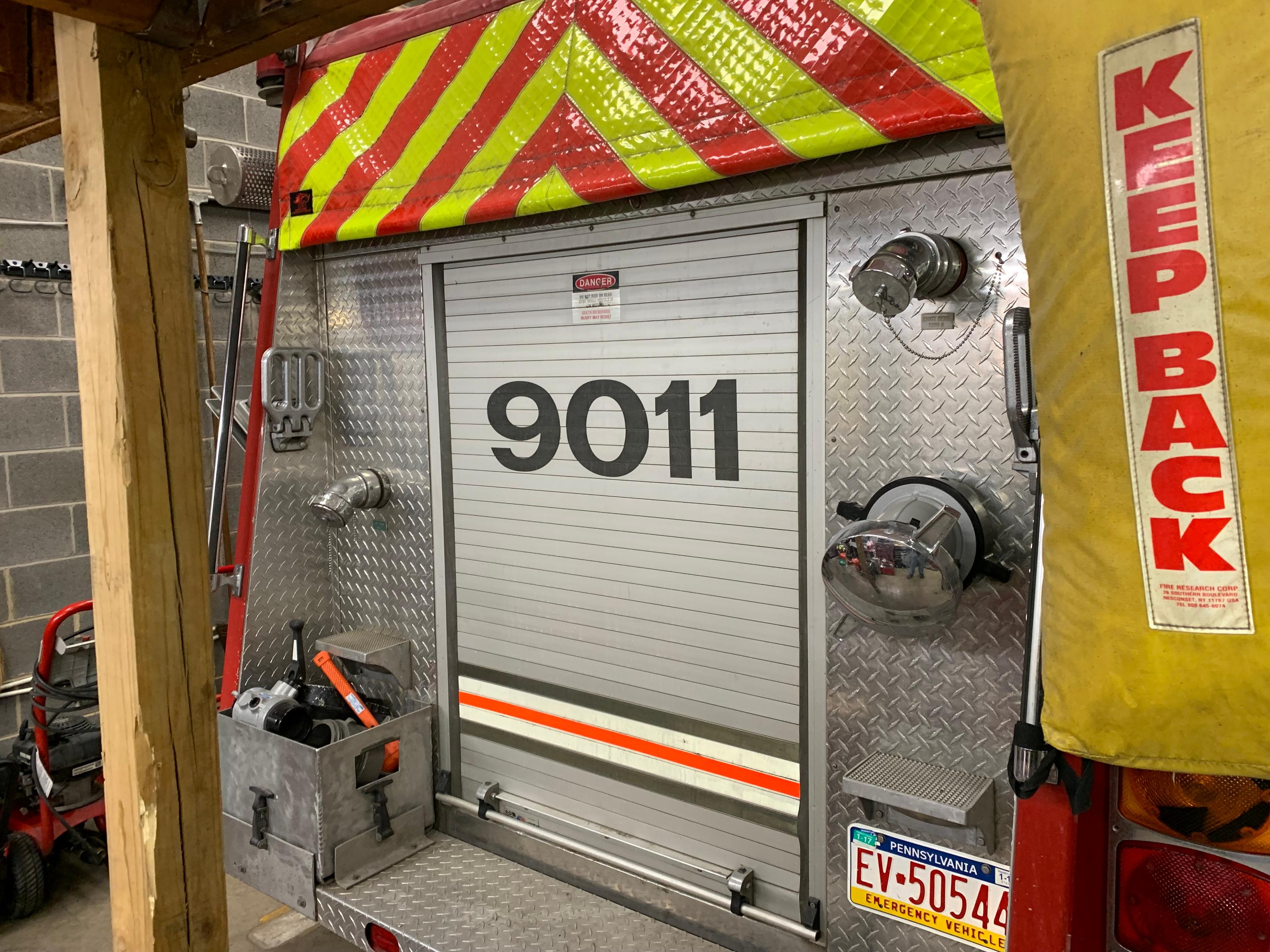 1995 FL70 Freightliner Engine - image 6