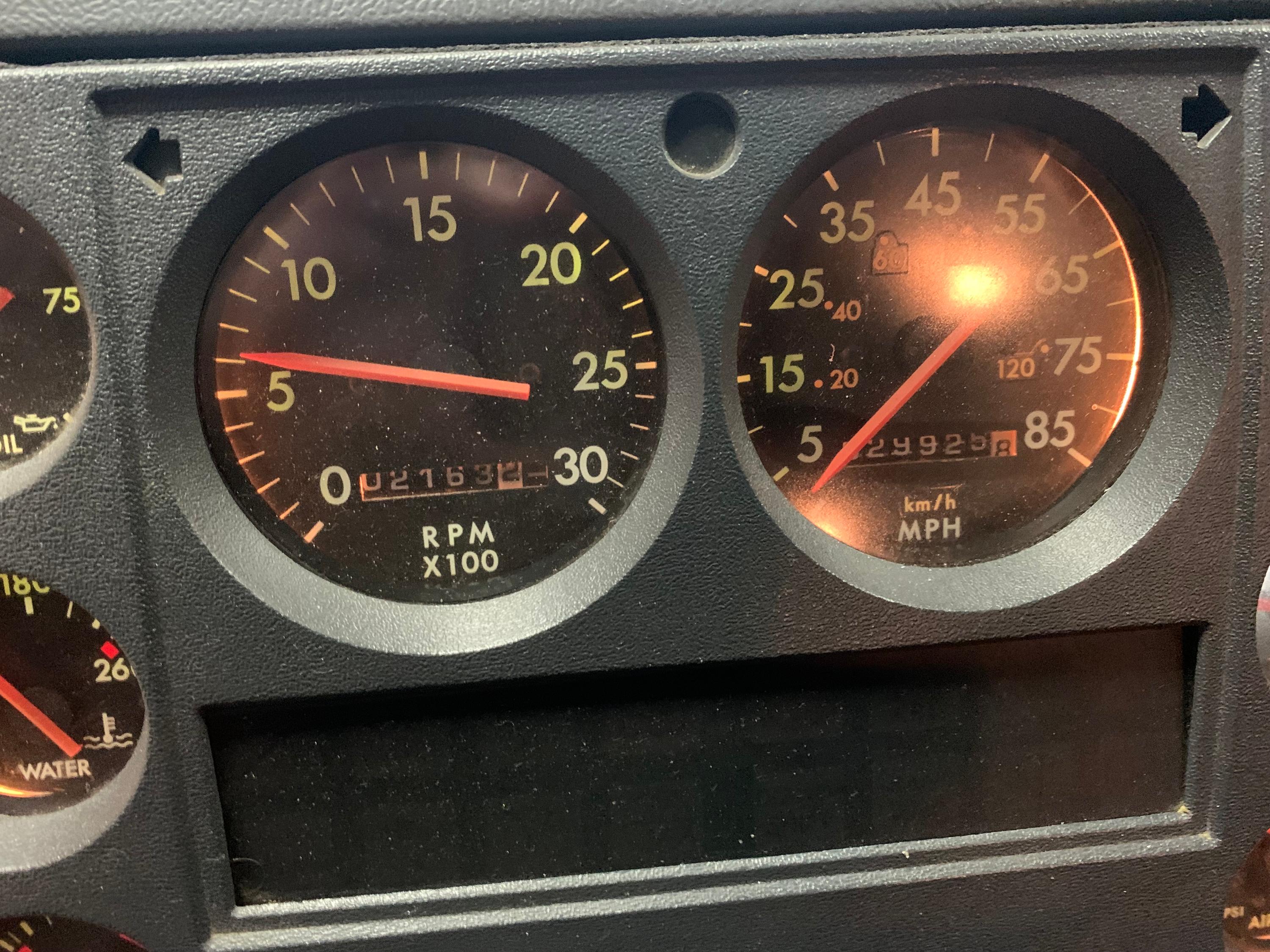 1995 FL70 Freightliner Engine - image 9