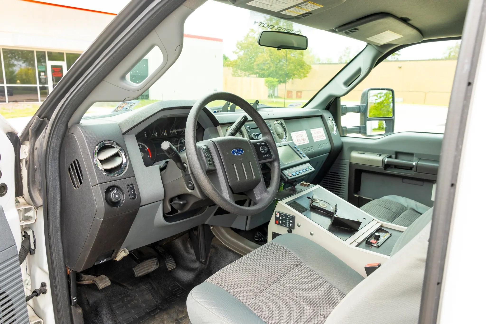 2014 Ford F-450 4x4 Type I - image 10