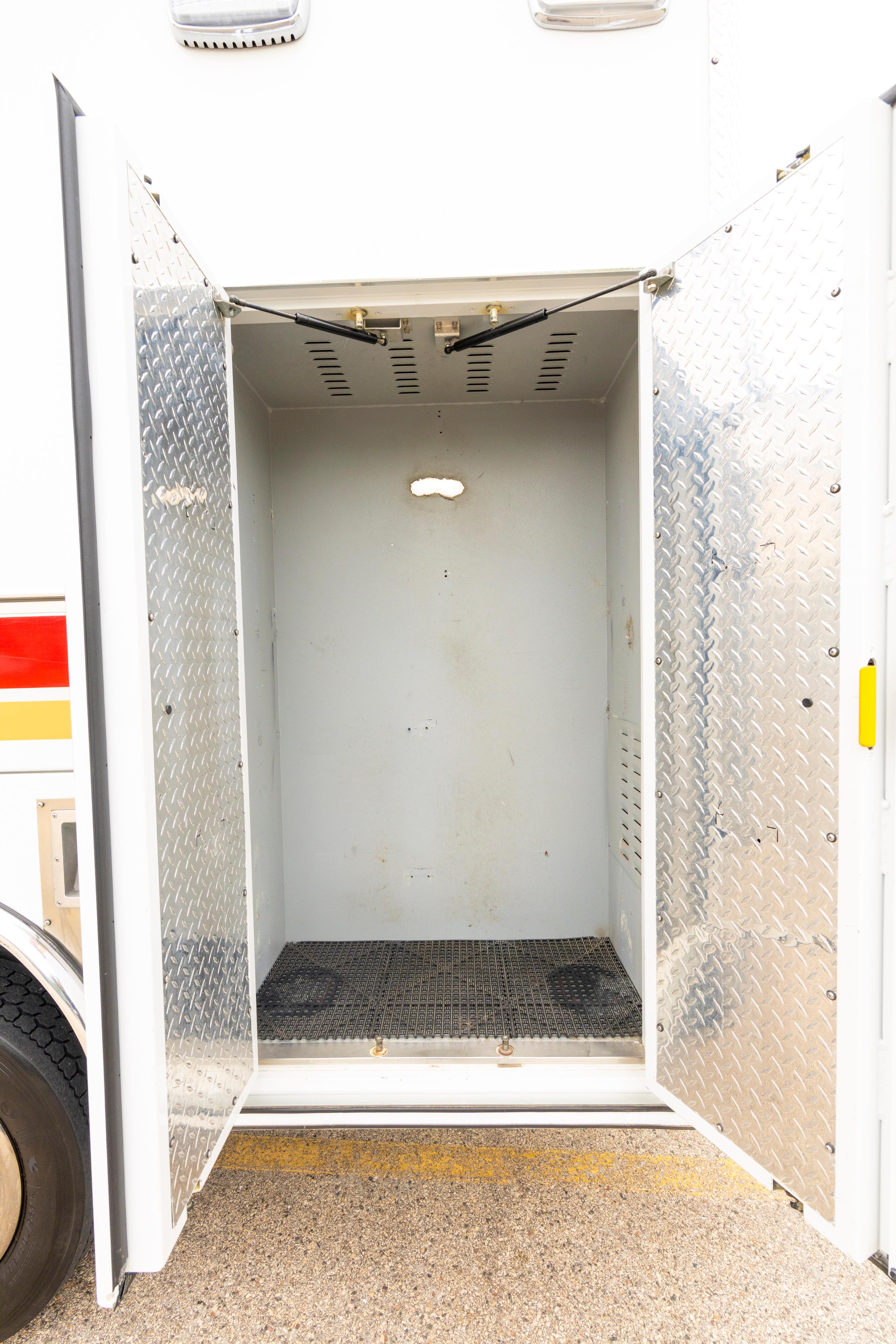 2014 Ford F-450 4x4 Type I - image 22