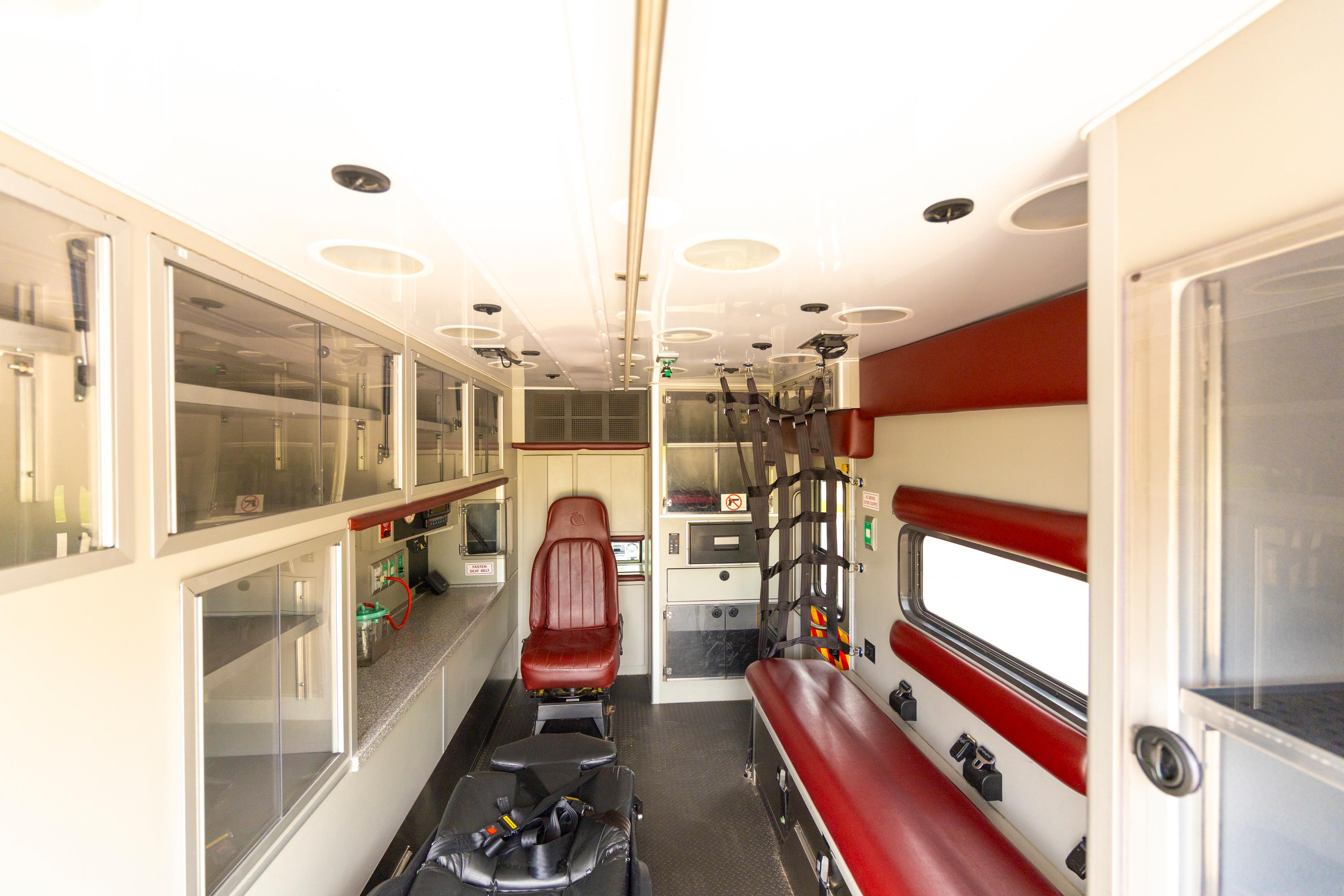 2014 Ford F-450 4x4 Type I - image 30