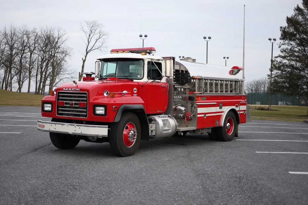 1999 4 Guys Mack Tanker