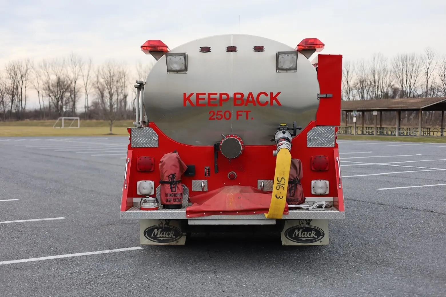 1999 4 Guys Mack Tanker - image 5