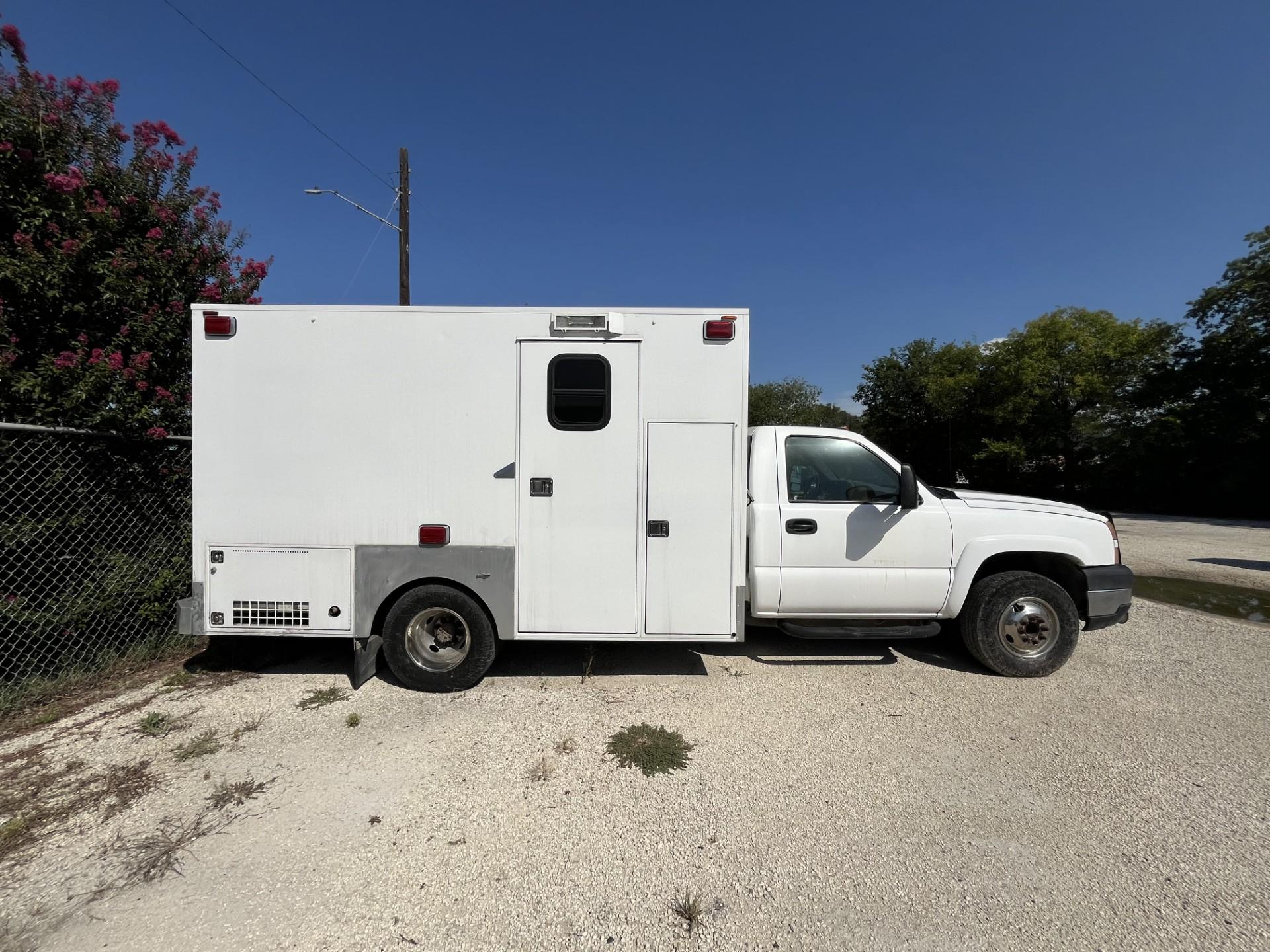 2007 Chevy Silverado 3500 Classic LS Type I - image 2