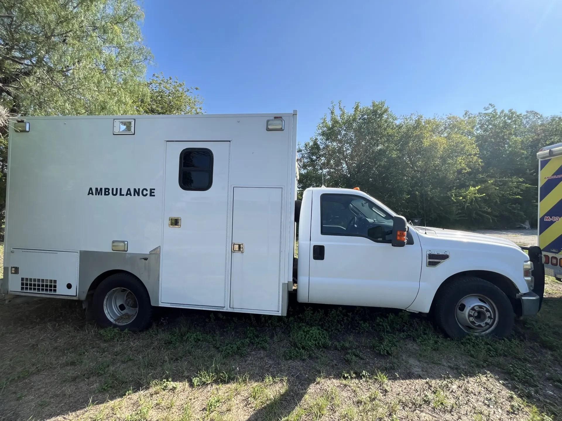 2008 Ford F-350 Type I - image 2