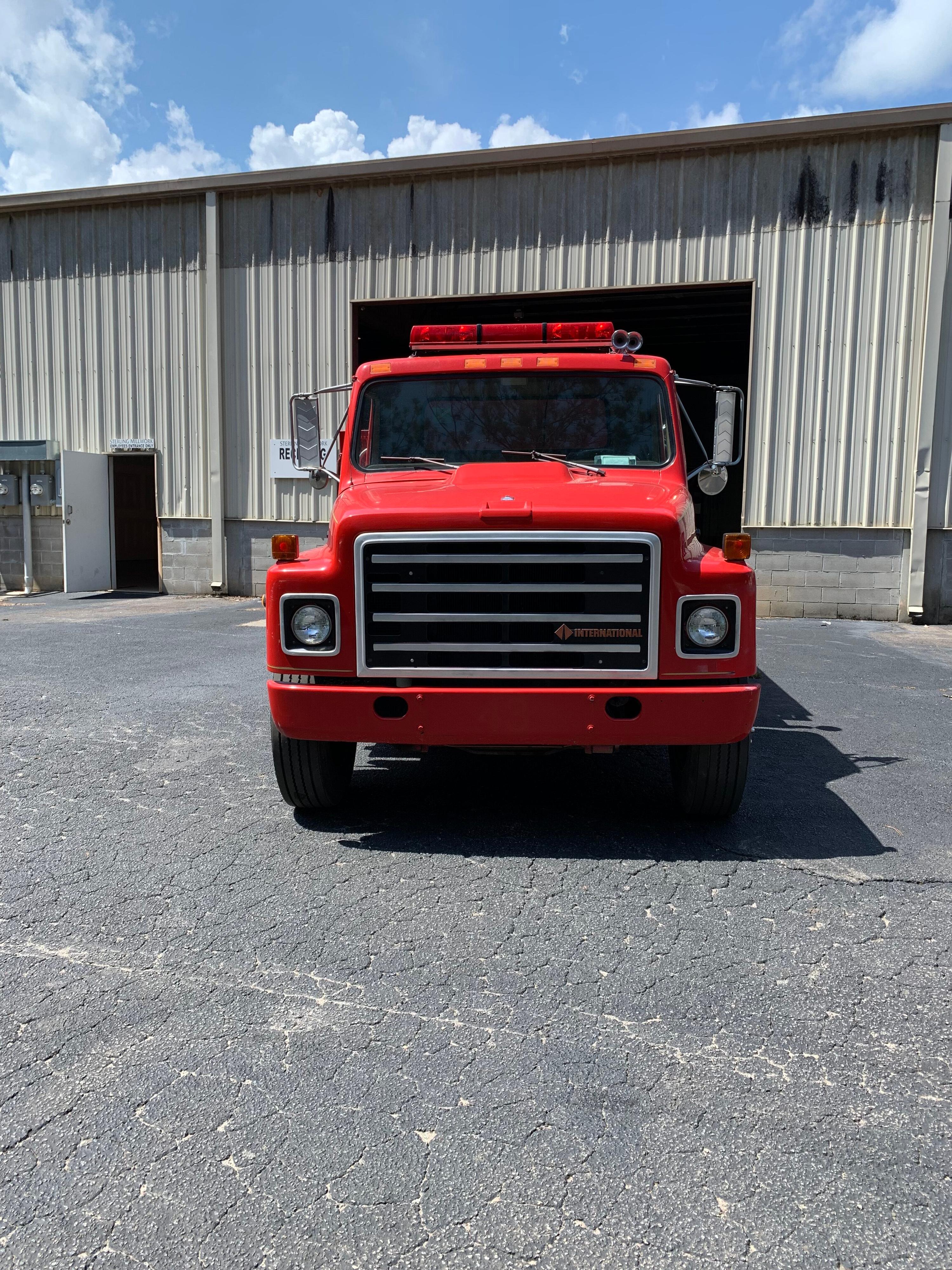 1986 International Tanker  - image 3