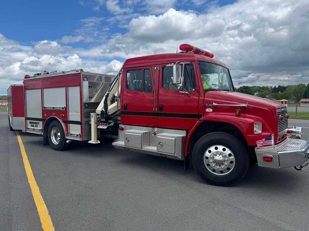 2000 Freightliner Technical Rescue with Dual Trailers