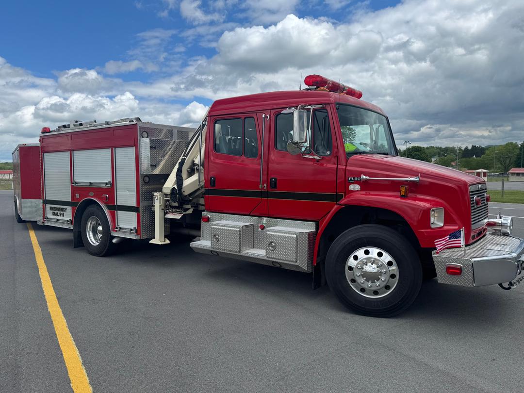 2000 Freightliner Technical Rescue with Dual Trailers