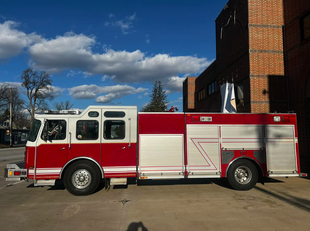 2006 E-ONE Pumper - image 2