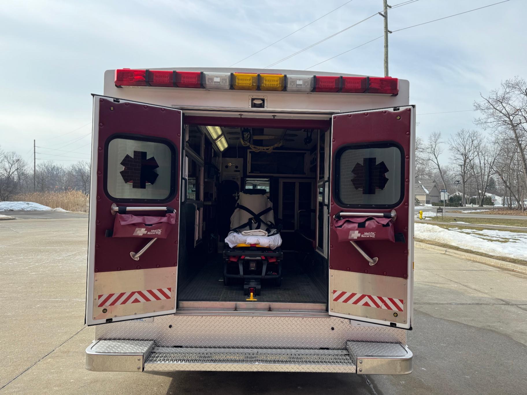 2009 Braun Ford Type III Ambulance - image 9