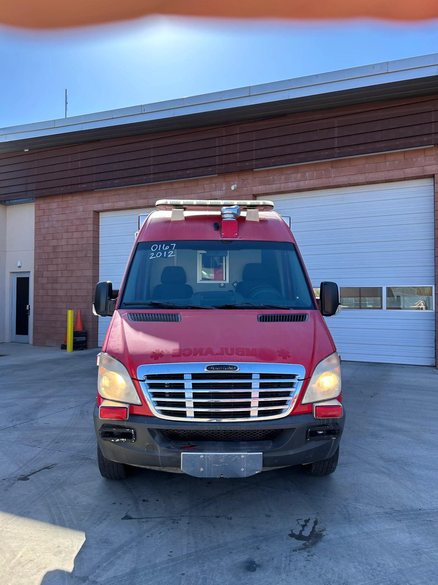 2012 Marque Freightliner Type II Ambulance - image 1