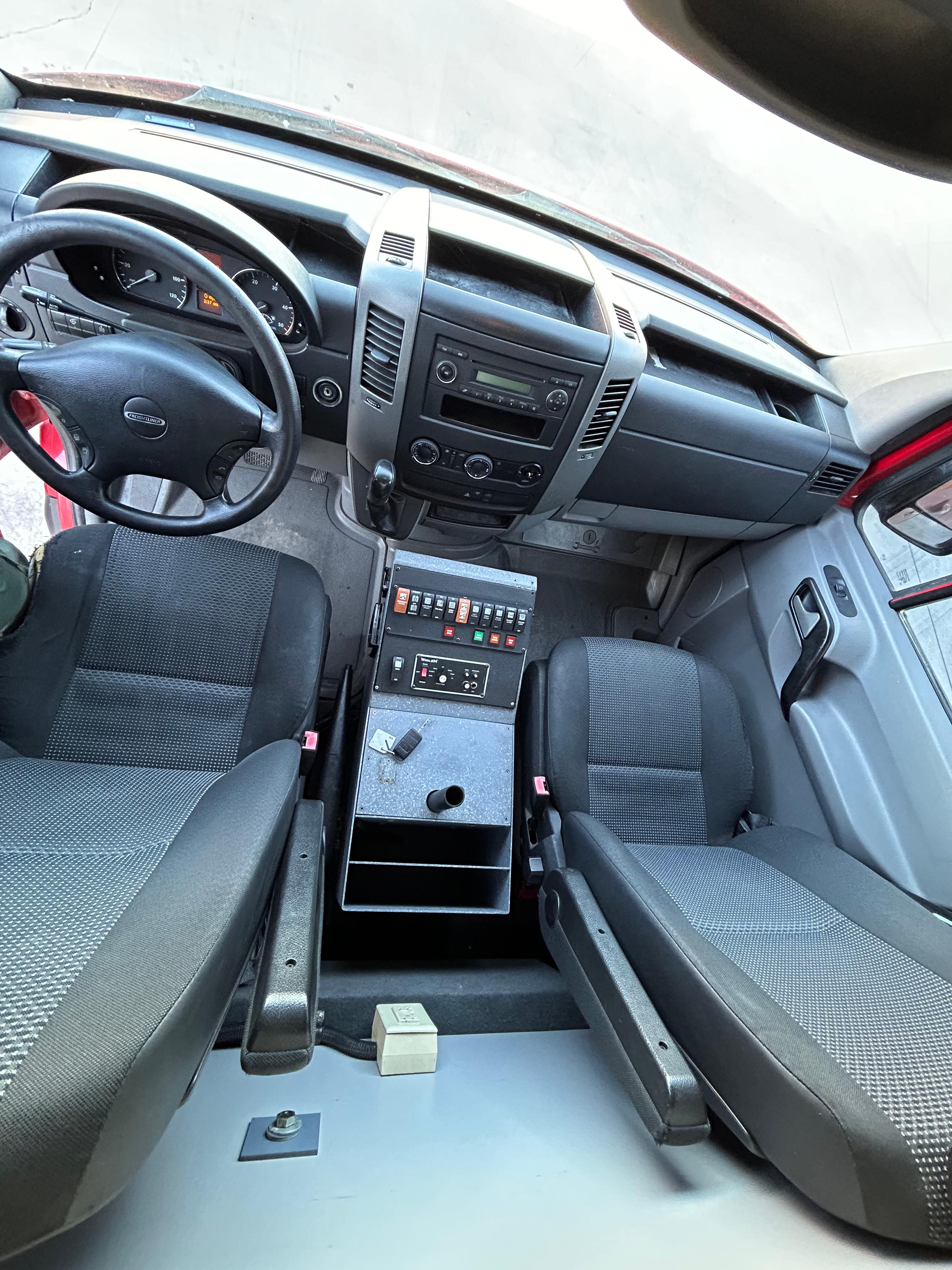 2012 Marque Freightliner Type II Ambulance - image 8