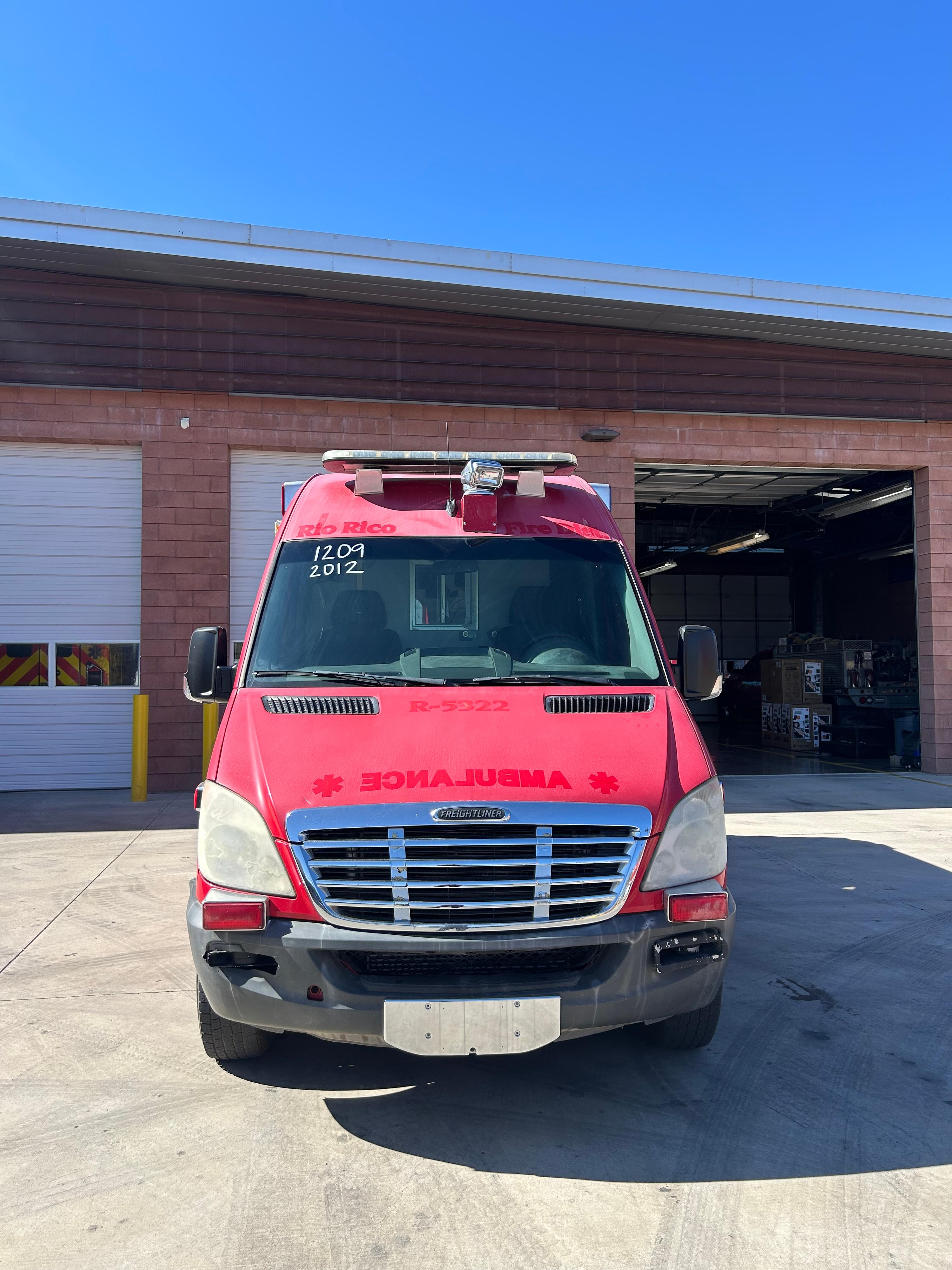 2012 Marque Freightliner Type II Ambulance - image 1