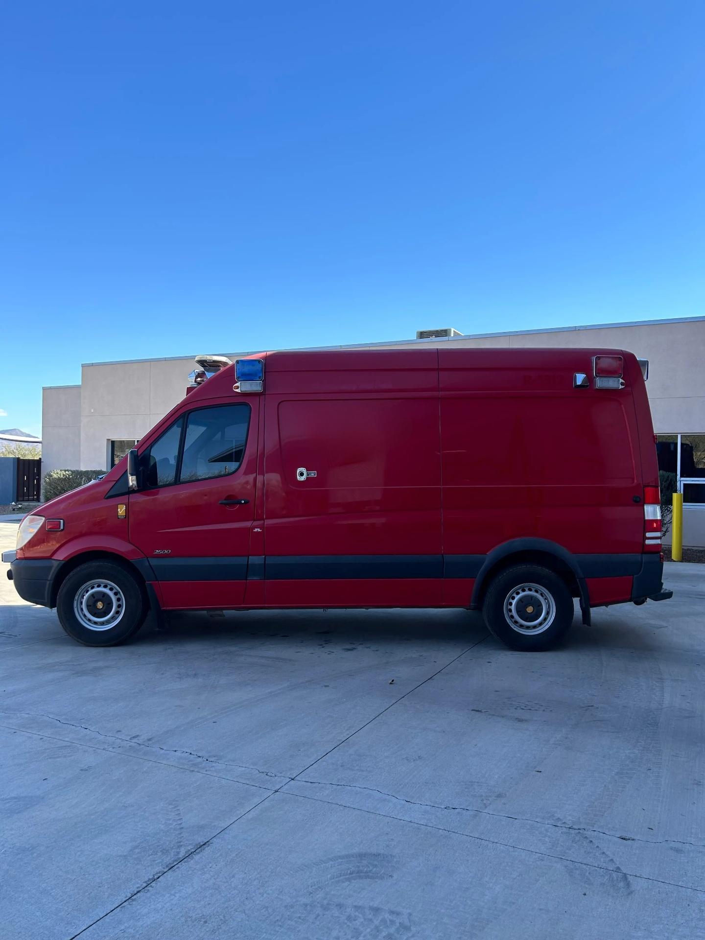 2012 Marque Freightliner Type II Ambulance - image 4