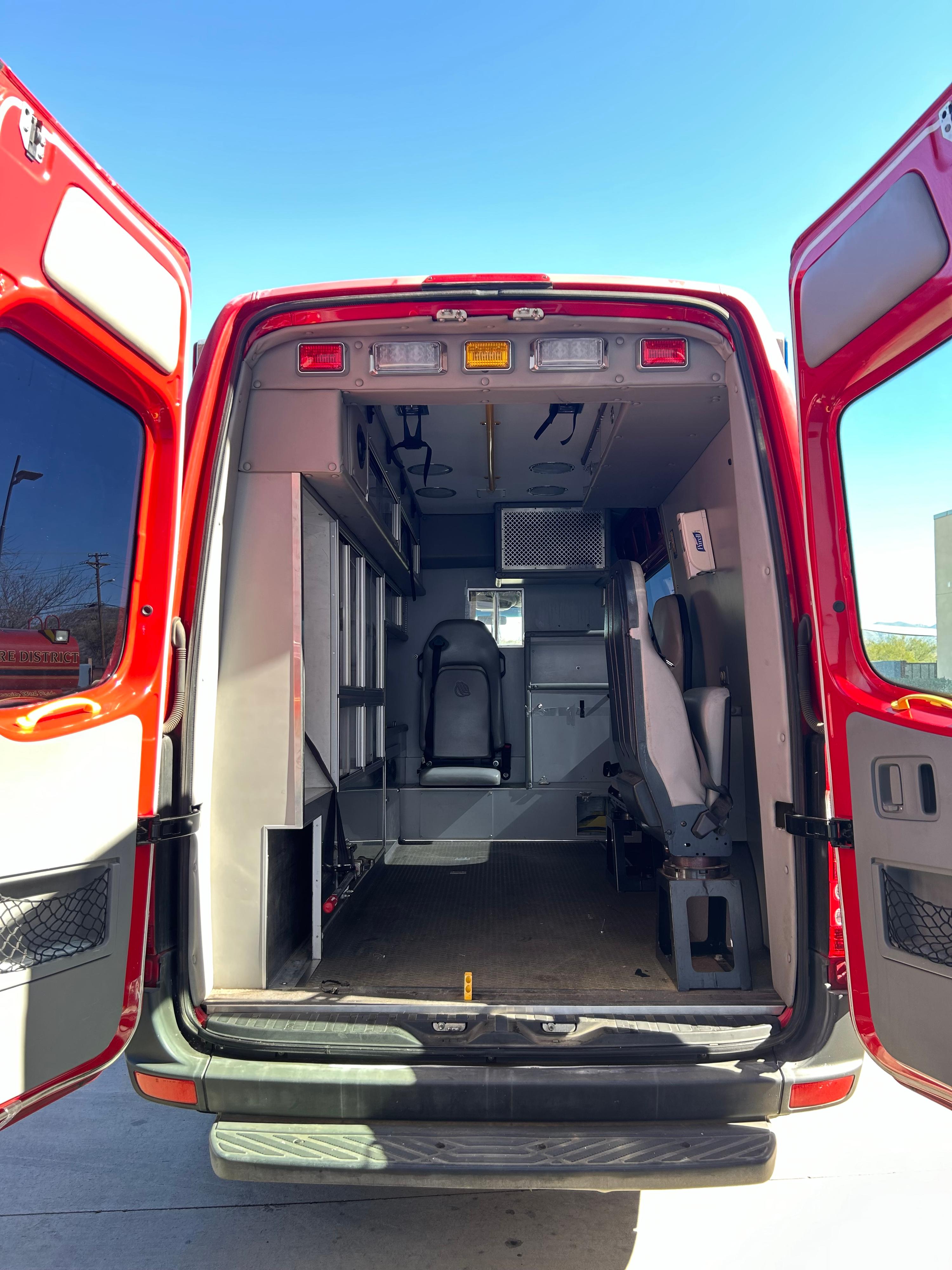 2012 Marque Freightliner Type II Ambulance - image 6