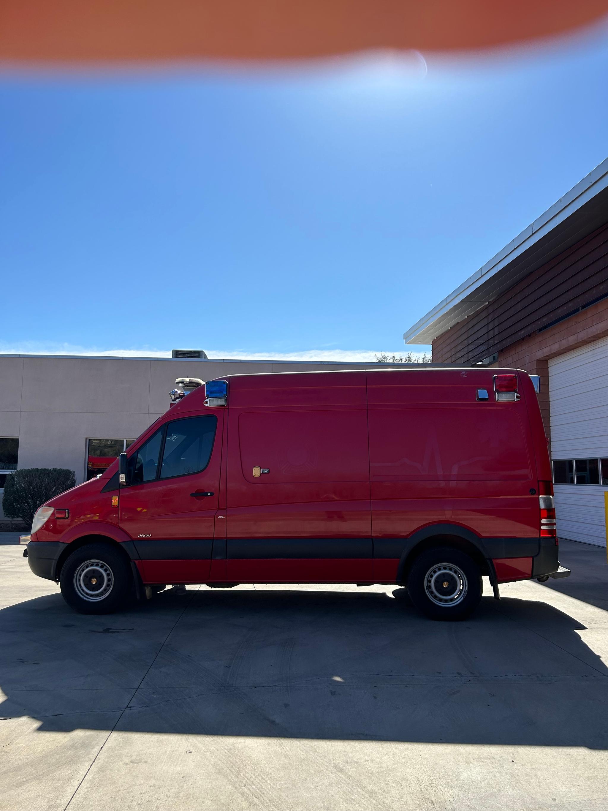 2012 Marque Freightliner Type II Ambulance - image 4