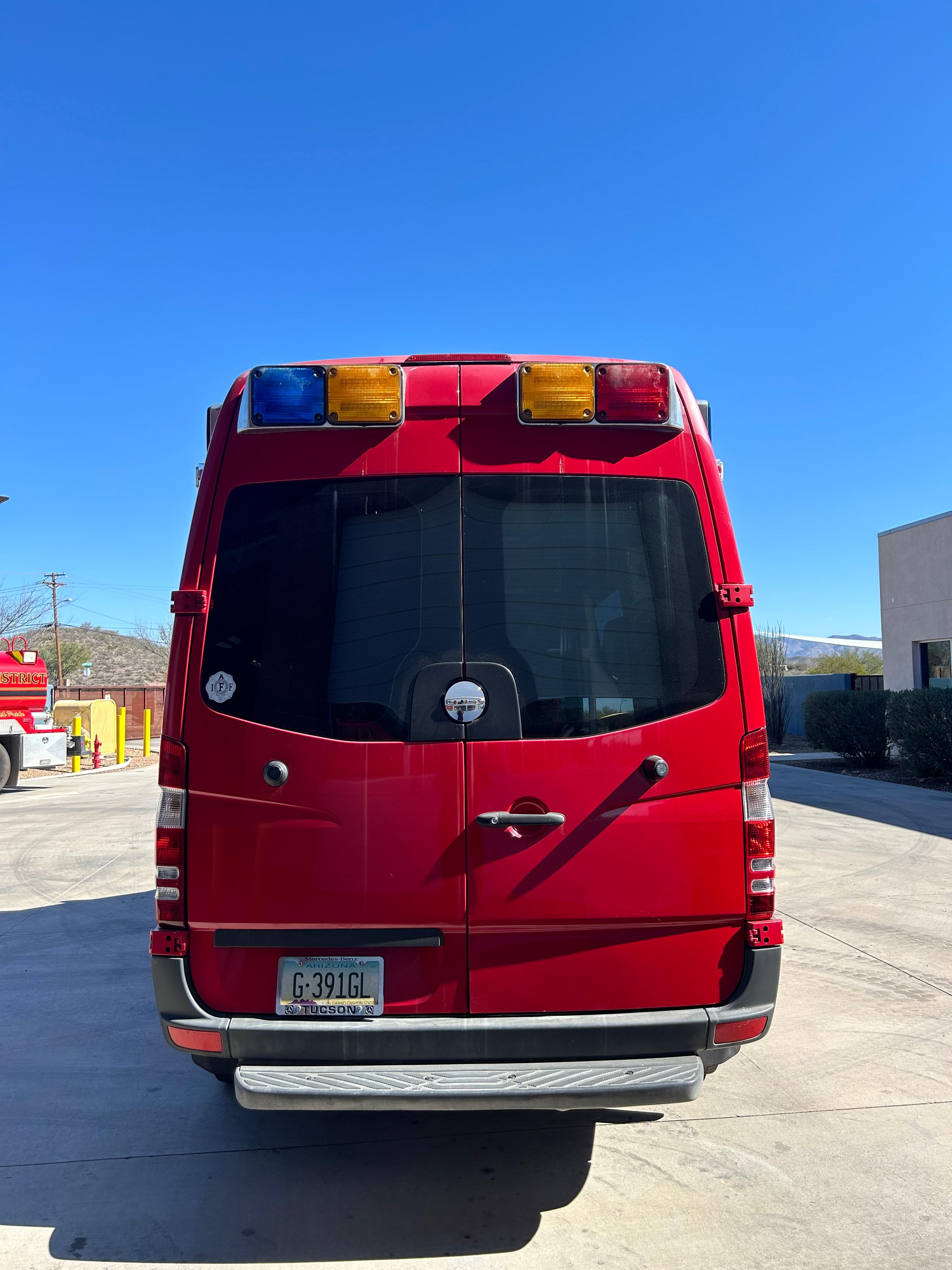 2012 Marque Freightliner Type II Ambulance - image 3