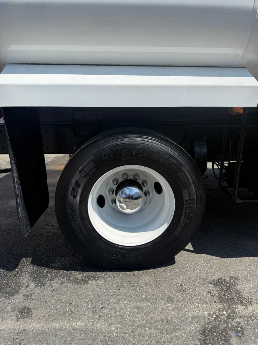 2017 Freightliner GMC 4x4 Tanker — photo 7