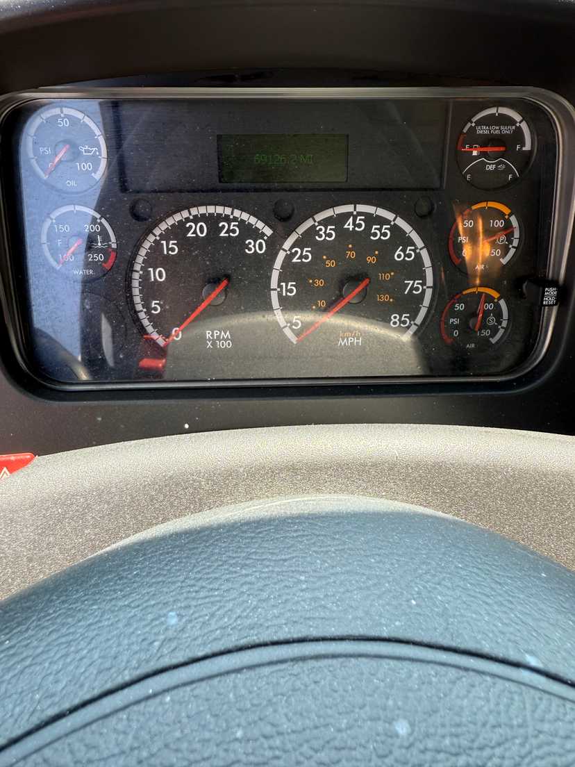 2017 Freightliner GMC 4x4 Tanker — photo 5