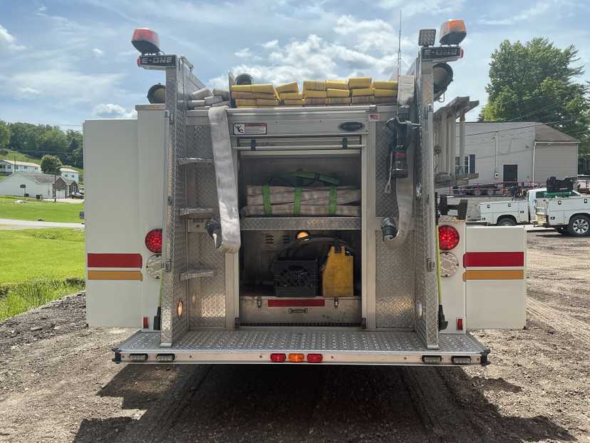 2001 E-One Spartan Pumper — photo 2