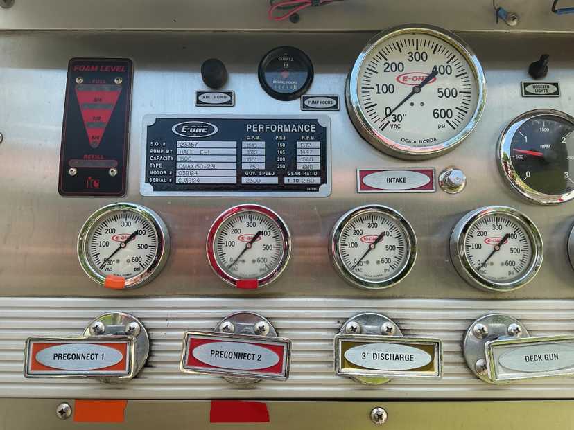 2001 E-One Spartan Pumper — photo 6
