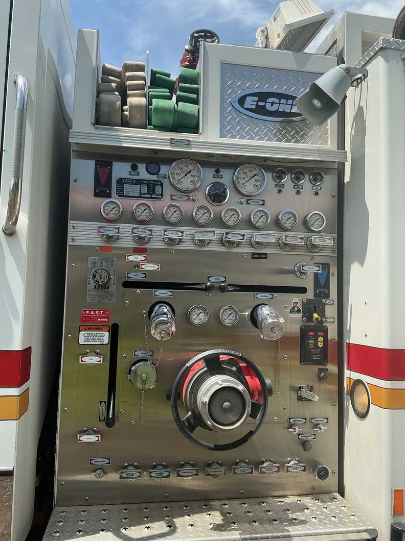 2001 E-One Spartan Pumper — photo 5