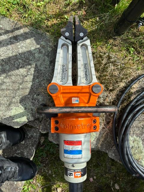 Holmatro hydraulic tools and pump - image 11