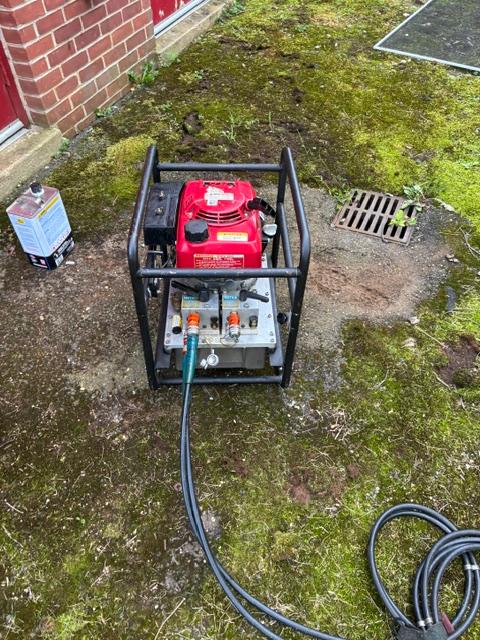 Holmatro hydraulic tools and pump - image 2