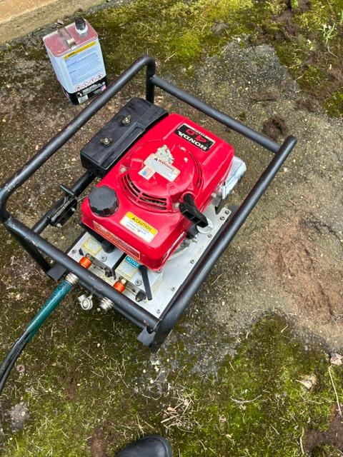 Holmatro hydraulic tools and pump - image 1