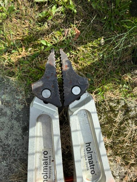 Holmatro hydraulic tools and pump - image 10