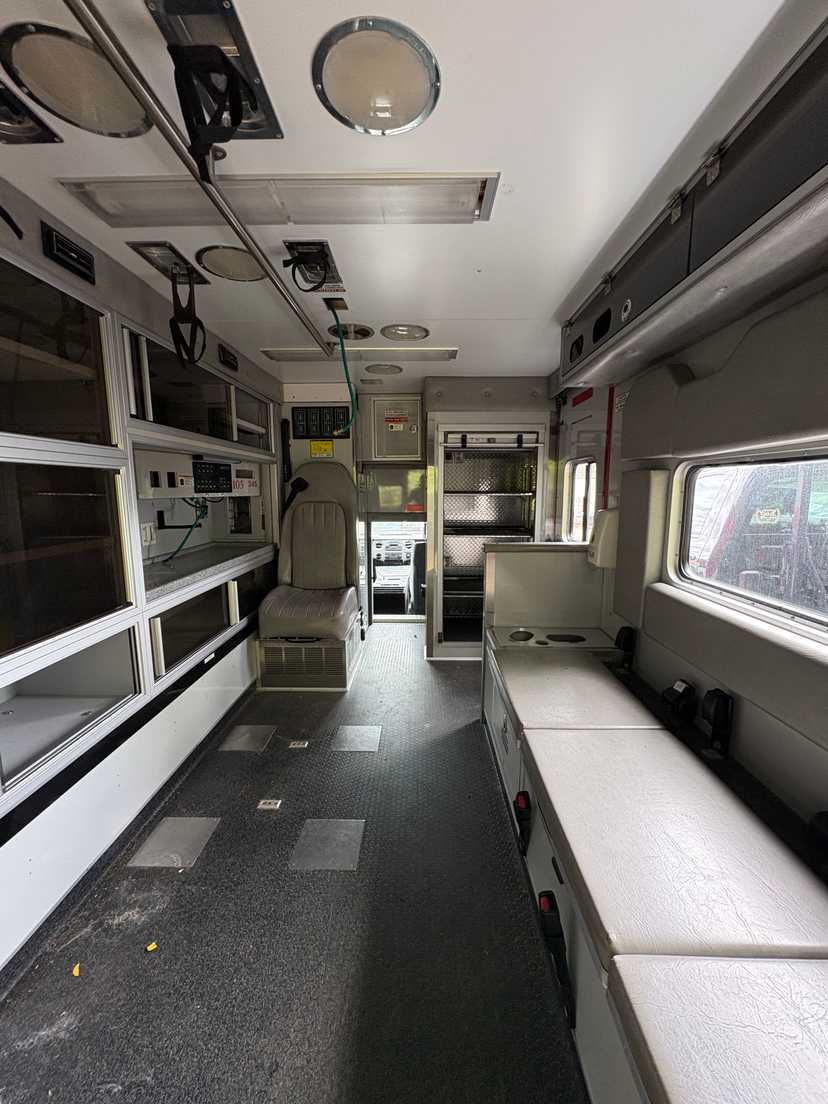 2010 Ford 4x4 Type I Ambulance — photo 8