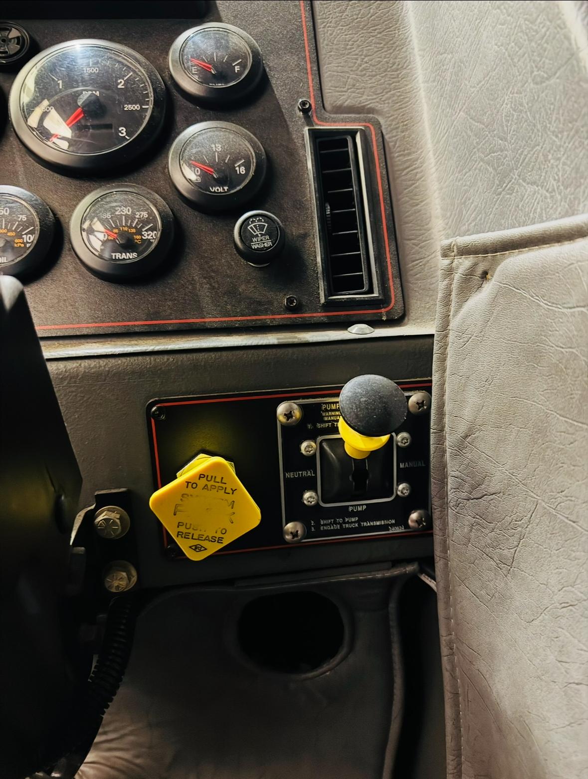2001 E-One 95' Quint - image 34