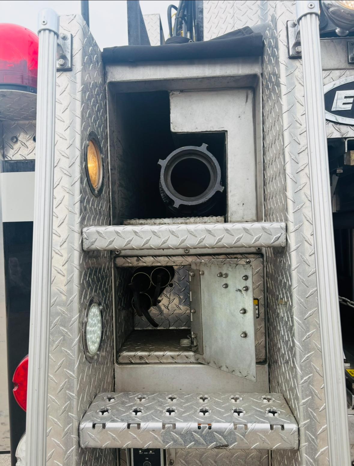 2001 E-One 95' Quint - image 12