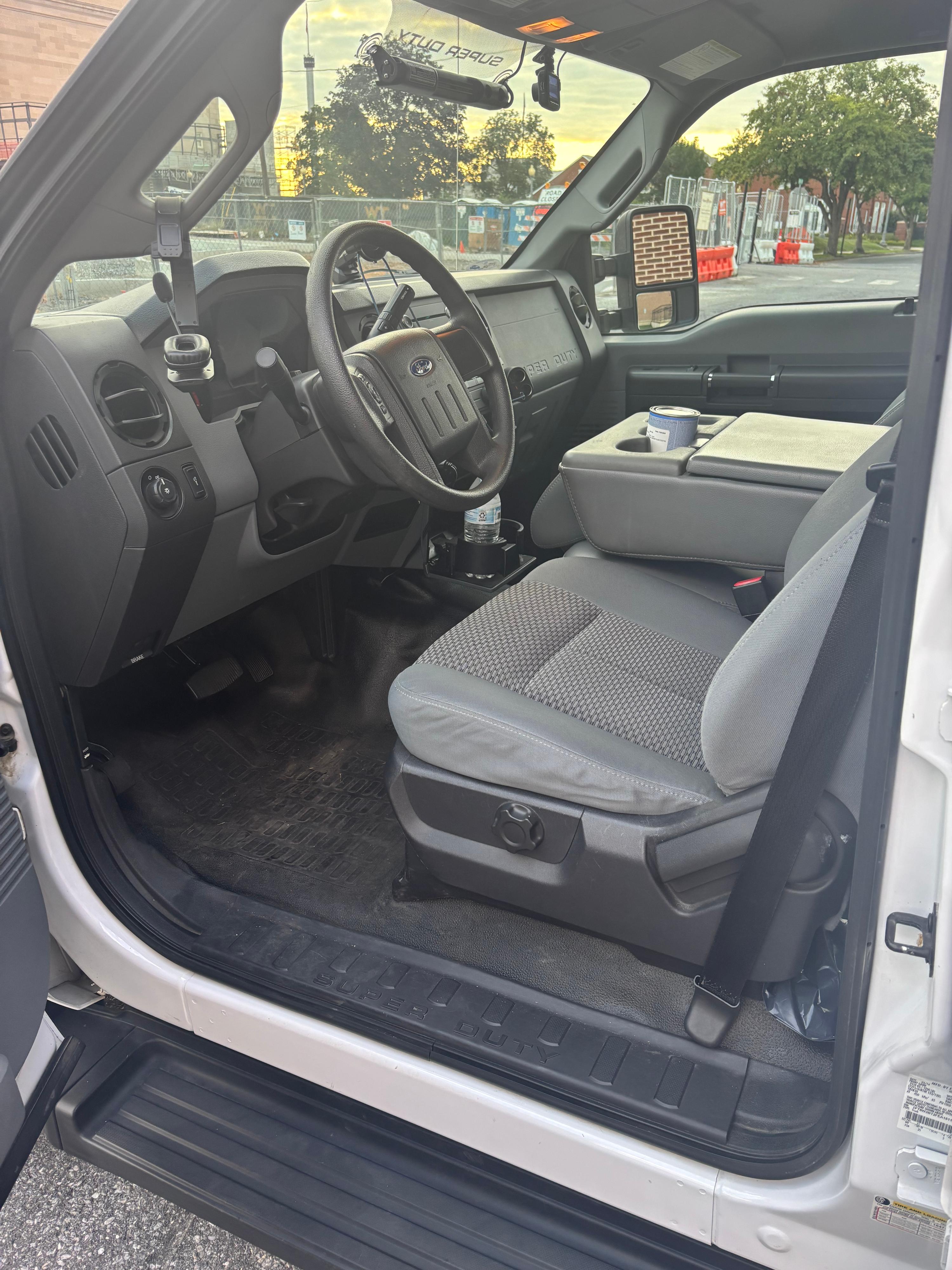 2015 Ford F350 4WD Diesel Command/Squad truck - image 10