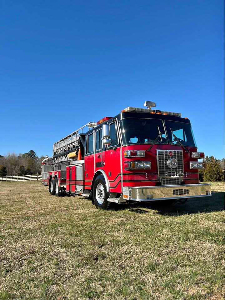 2003 110' Sutphen Mid-Mount Tower 1500/300