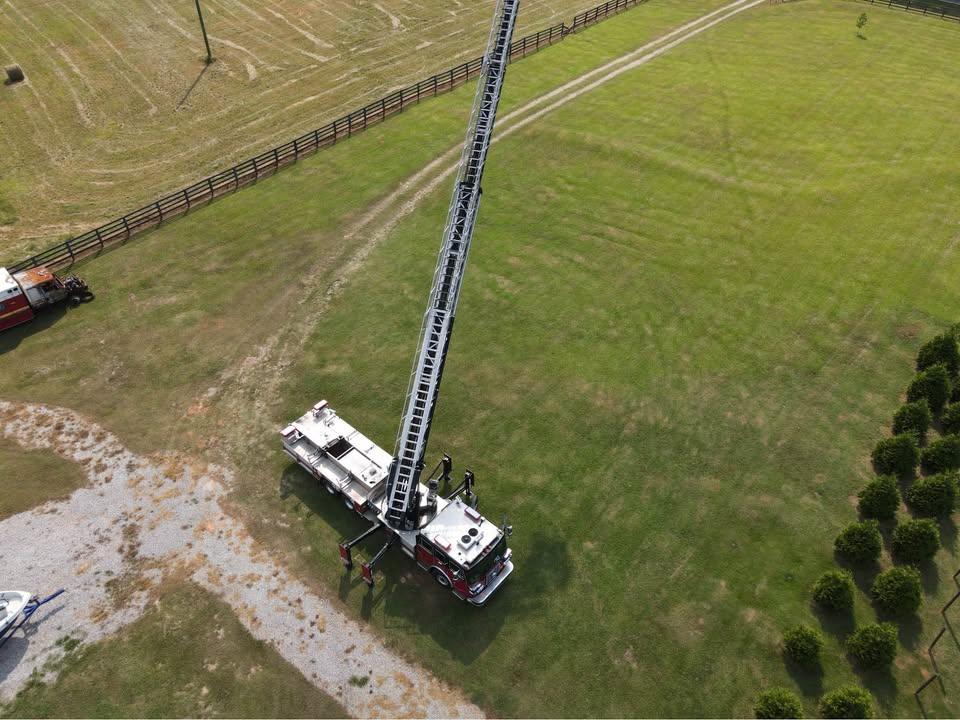 2003 Sutphen 110' Tower - image 7