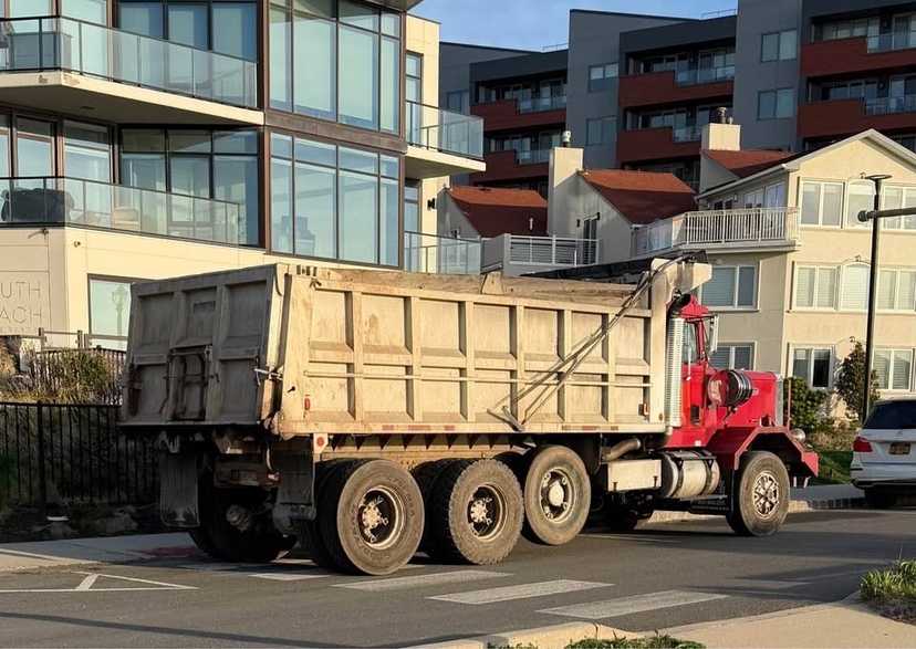1986 Autocar DK Dump Truck — photo 3