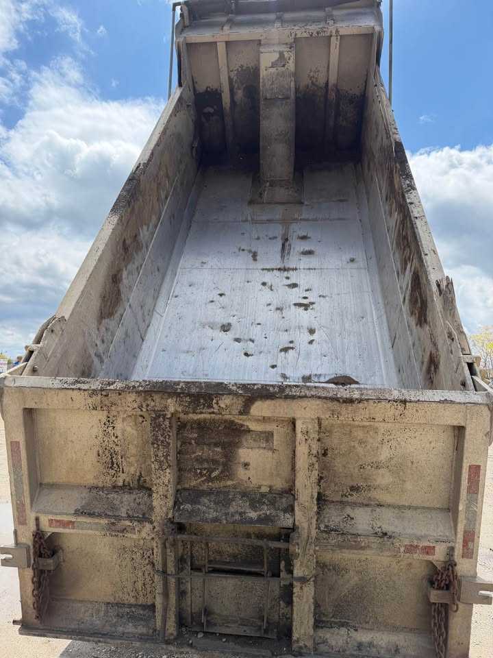 1986 Autocar DK Dump Truck — photo 6
