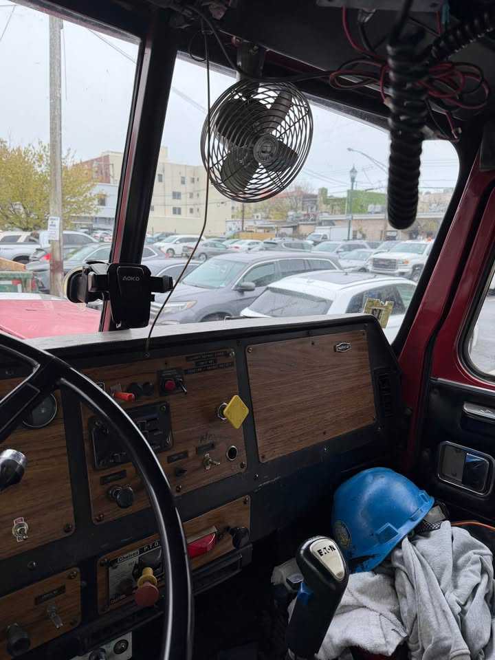 1986 Autocar DK Dump Truck — photo 7