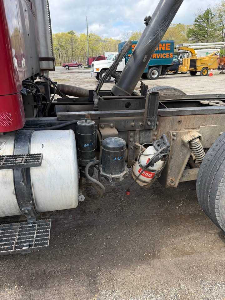 1986 Autocar DK Dump Truck — photo 8