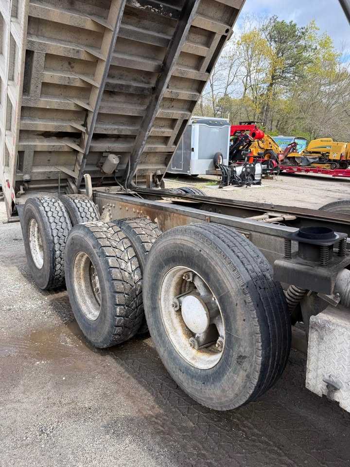 1986 Autocar DK Dump Truck — photo 4