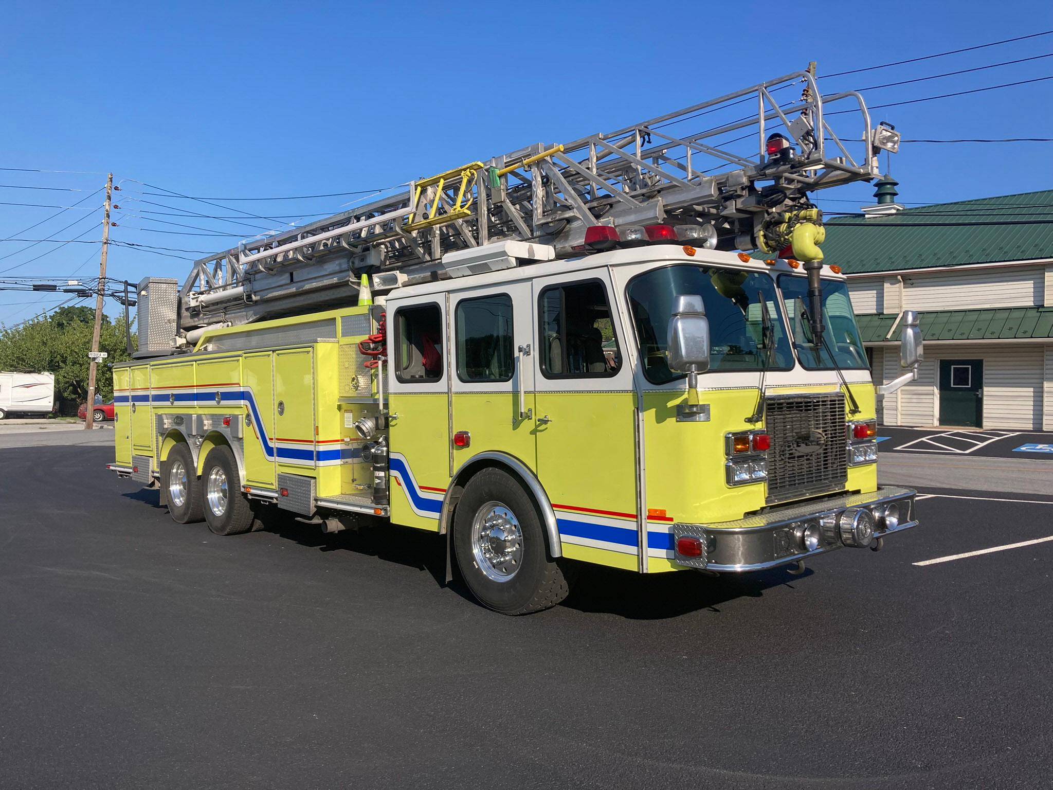 2002 E-One Cyclone HP100 100' Quint - image 2