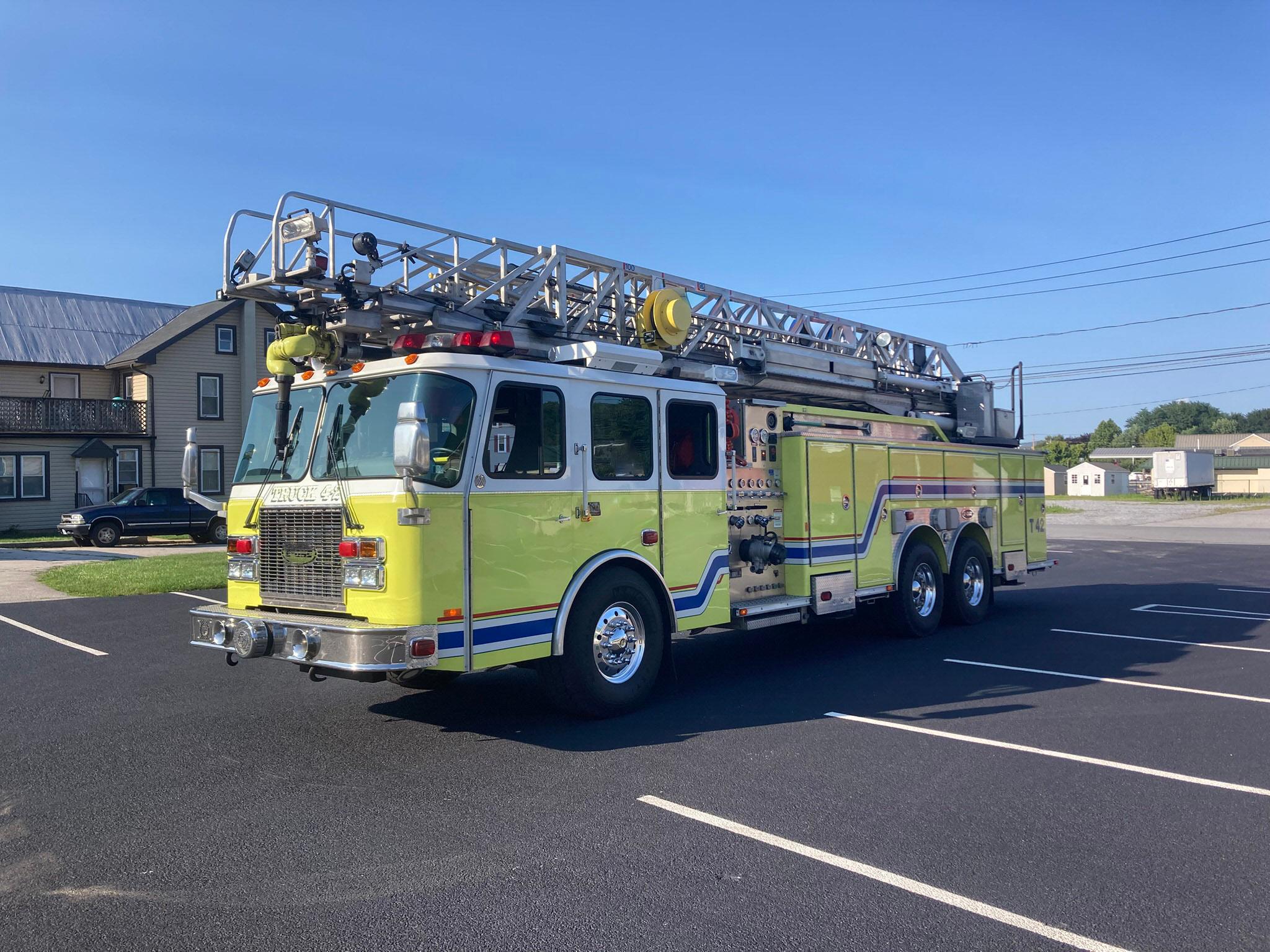 2002 E-One Cyclone HP100 100' Quint - image 1