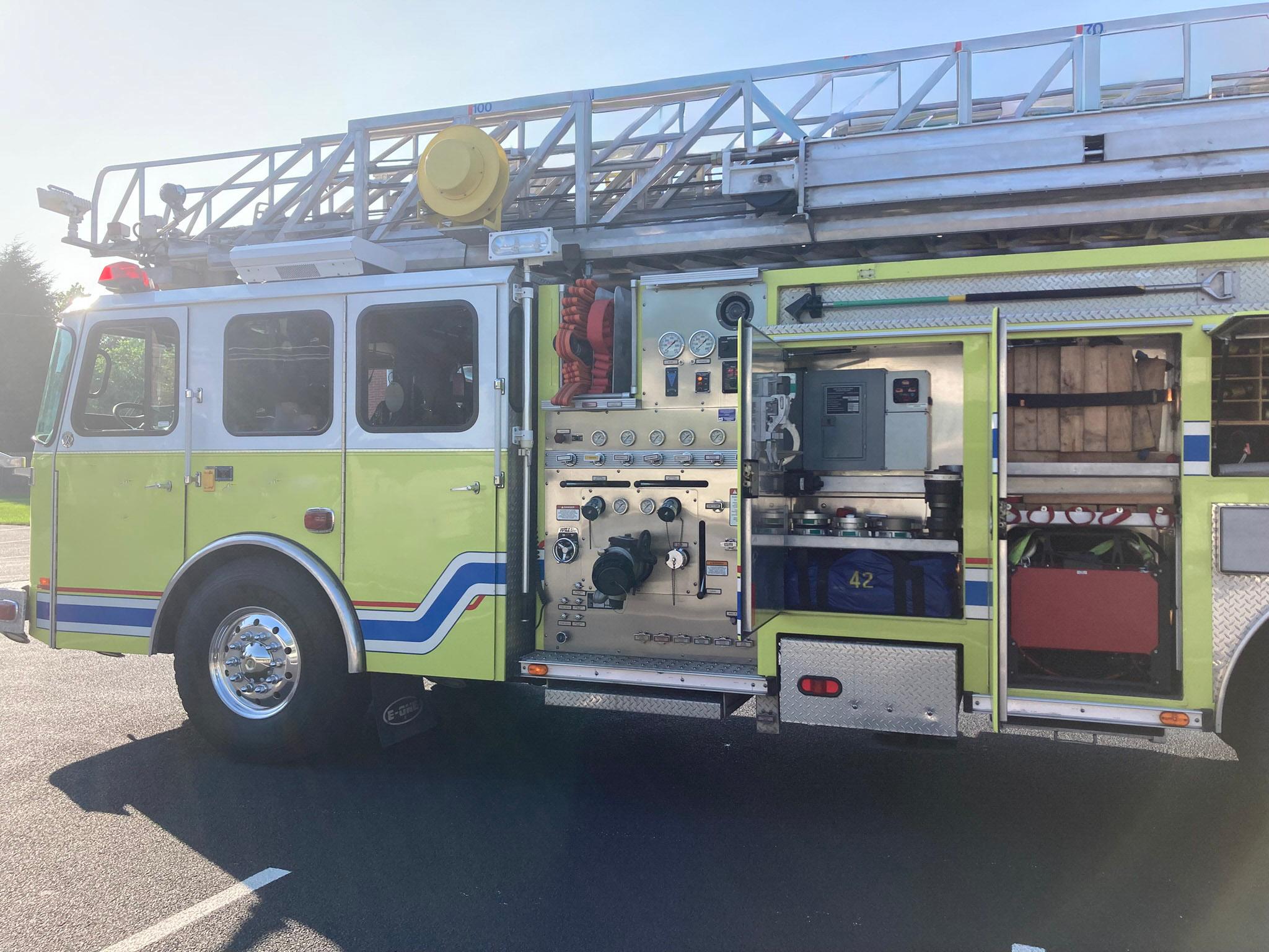 2002 E-One Cyclone HP100 100' Quint - image 8