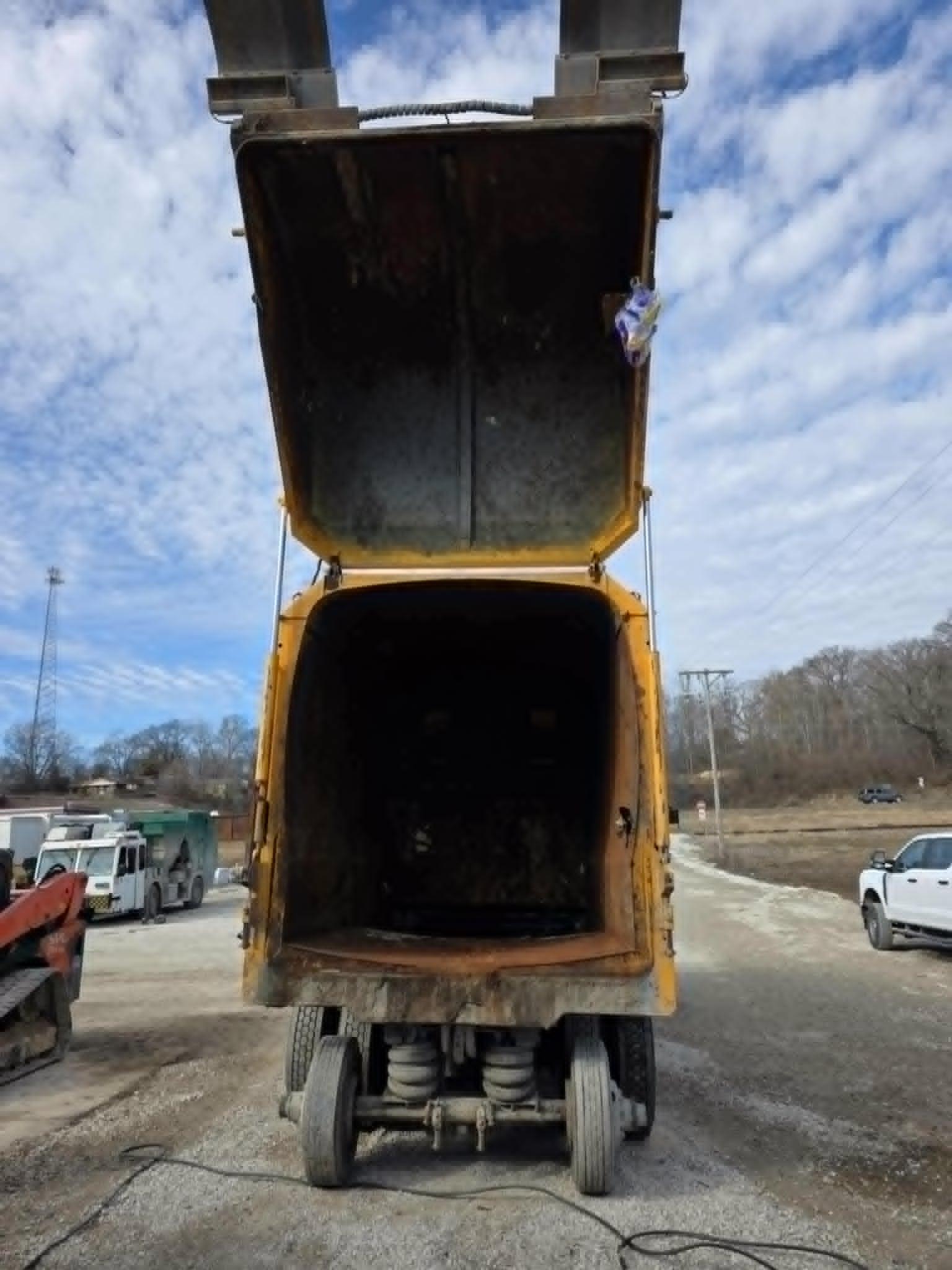 2012 International Labrie Side Loader - image 5