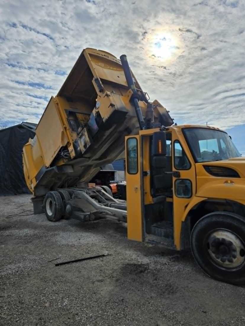 2012 International Labrie Side Loader