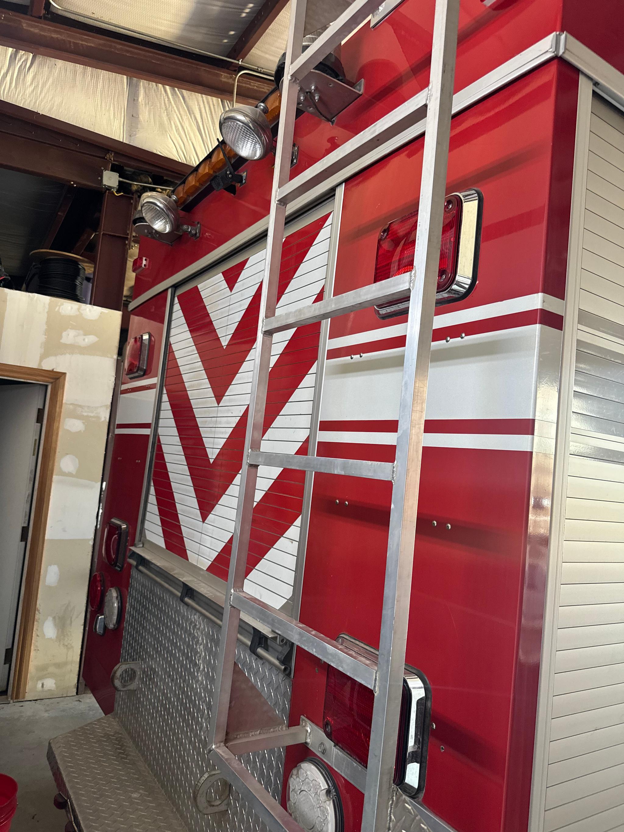 2005 Freightliner Light Rescue - image 3