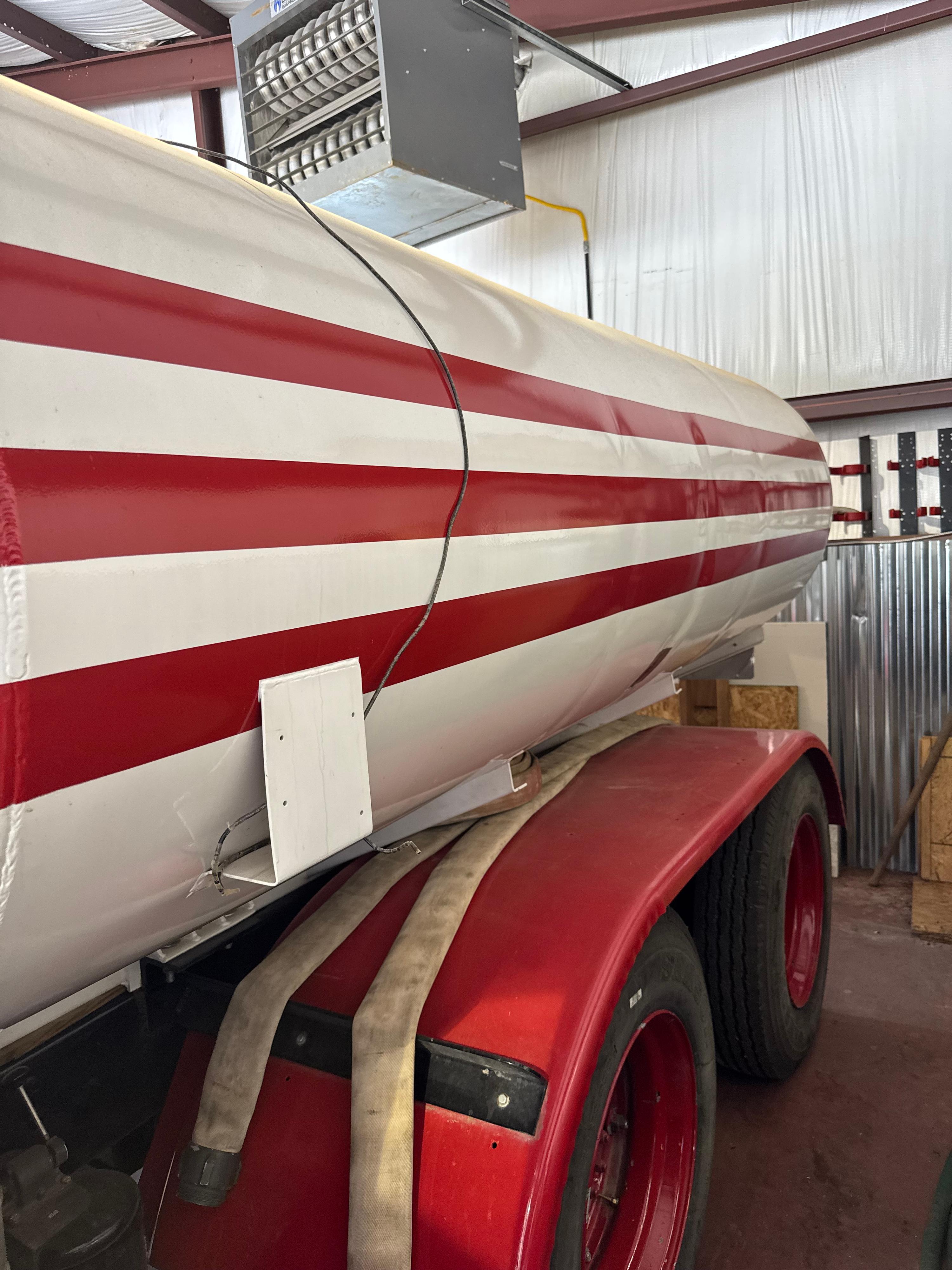 1991 International 4900 Tanker - image 7