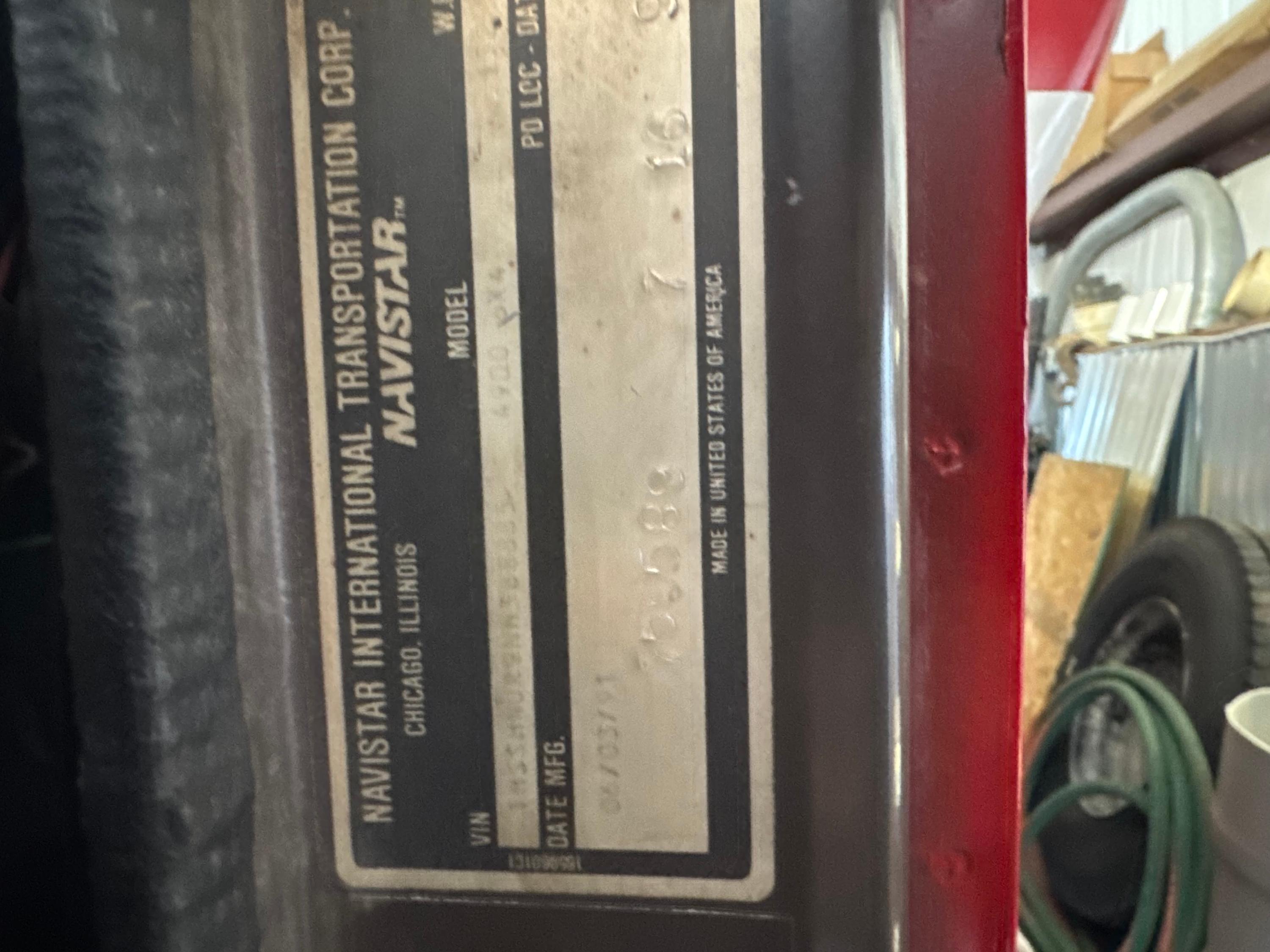 1991 International 4900 Tanker - image 5